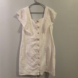 White size M buttoned dress with flowing short sleeves